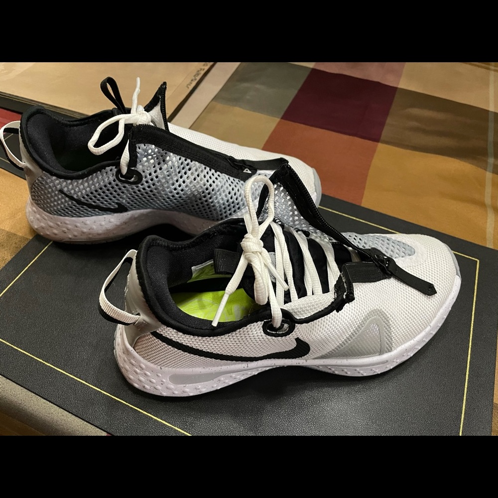 Men’s size 8 Nike Air Trece